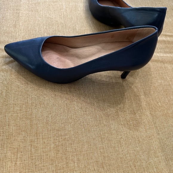 Antonio Melani Elynda Leather Navy Pumps - Picture 3 of 7